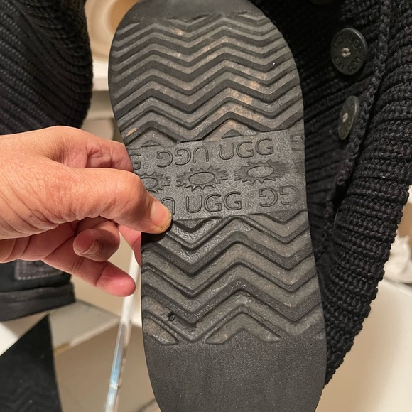 Uggs knitted boots soft and easy to put it on - Picture 14 of 15